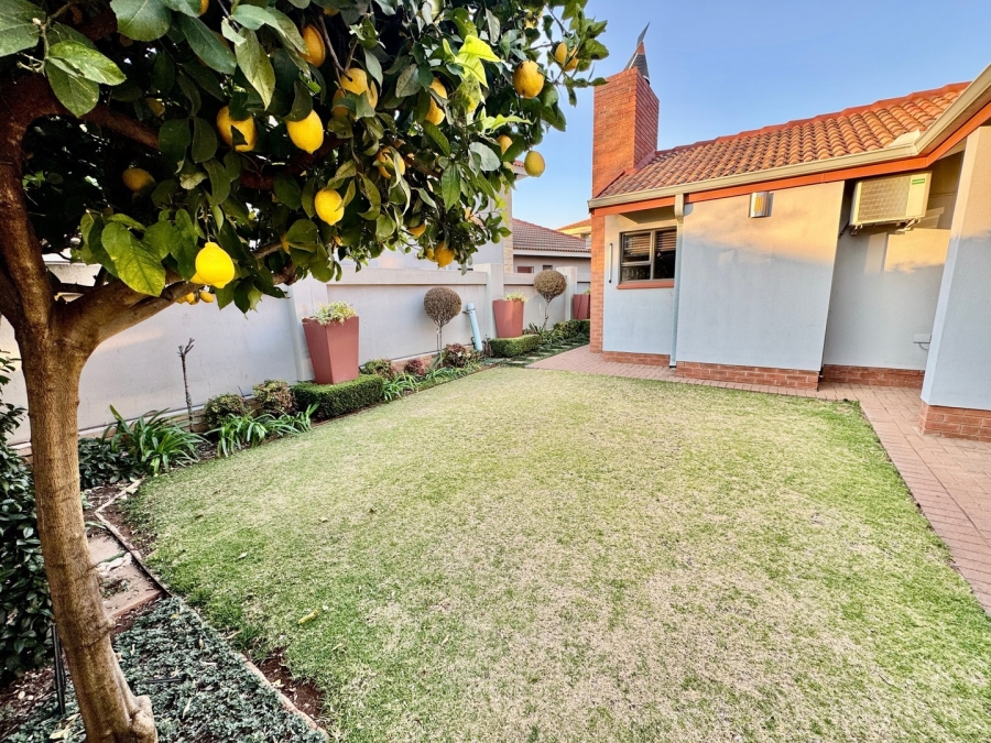 3 Bedroom Property for Sale in Van Der Hoff Park North West